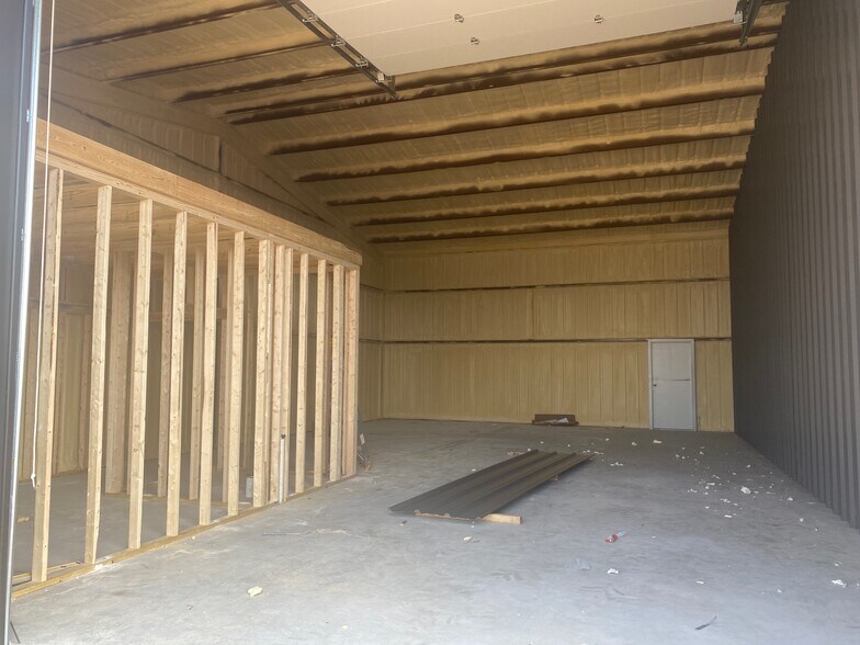 More Photos Of 2638 Business Loop 181 N, Floresville Flex For Lease