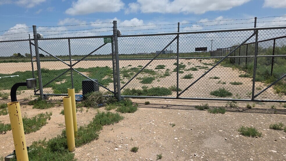 More Photos Of 1401 IH-20, Monahans Land For Sale