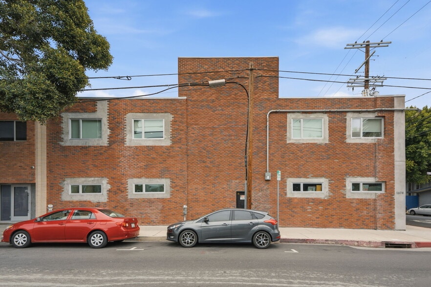 More Photos Of 1674 Corinth Ave, Los Angeles Office For Sale