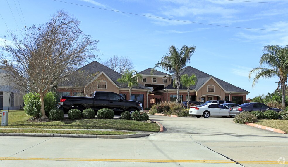 Primary Photo Of 1560 Live Oak St, Webster Medical For Lease