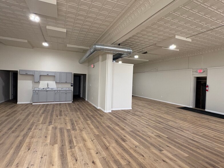 More Photos Of 500 Auburn Rd, Pontiac Warehouse For Lease