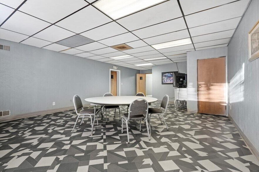 More Photos Of 223 Fearing Blvd, Toledo Freestanding For Lease