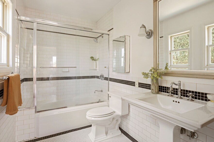More Photos Of 3700 Arbolada Rd, Los Angeles Apartments For Sale