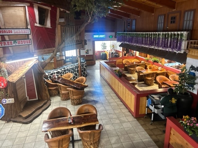 More Photos Of 6100 S Mooney Blvd, Visalia Restaurant For Lease