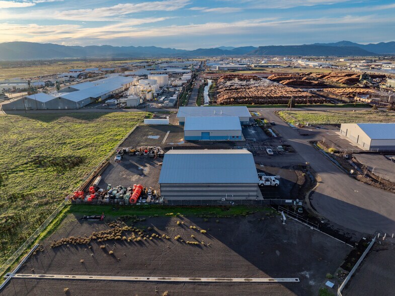 More Photos Of 1918 Bobcat Way, White City Warehouse For Sale