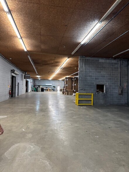 More Photos Of 131 S Varnell Rd, Tunnel Hill Distribution For Sale