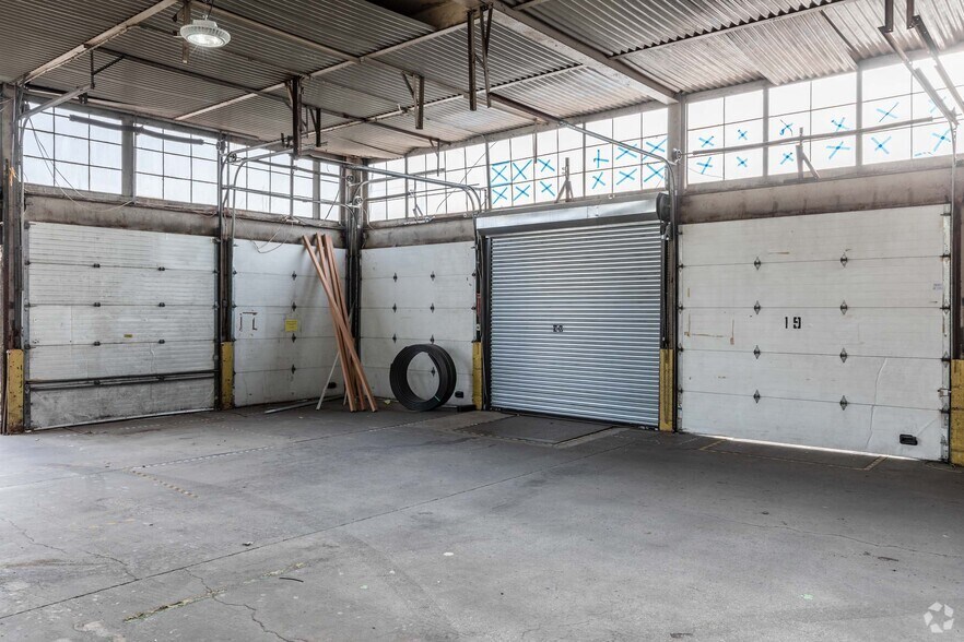 More Photos Of 460 Kingsland Ave, Brooklyn Truck Terminal For Lease
