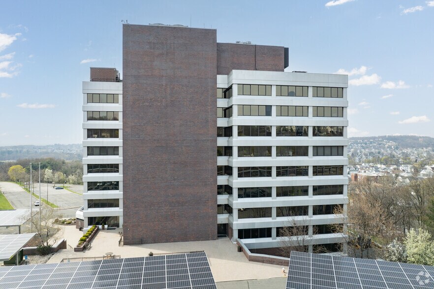 More Photos Of 1 Garret Mountain Plz, Woodland Park Office For Lease