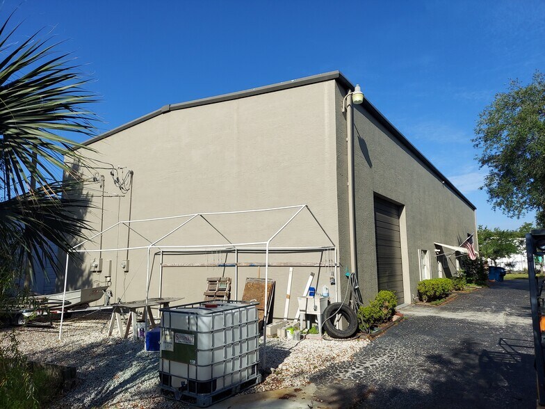 More Photos Of 131 Scarlett Blvd, Oldsmar Warehouse For Lease