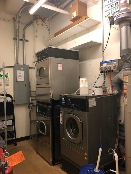 More Photos Of 7 Popham Rd, Scarsdale General Retail For Lease