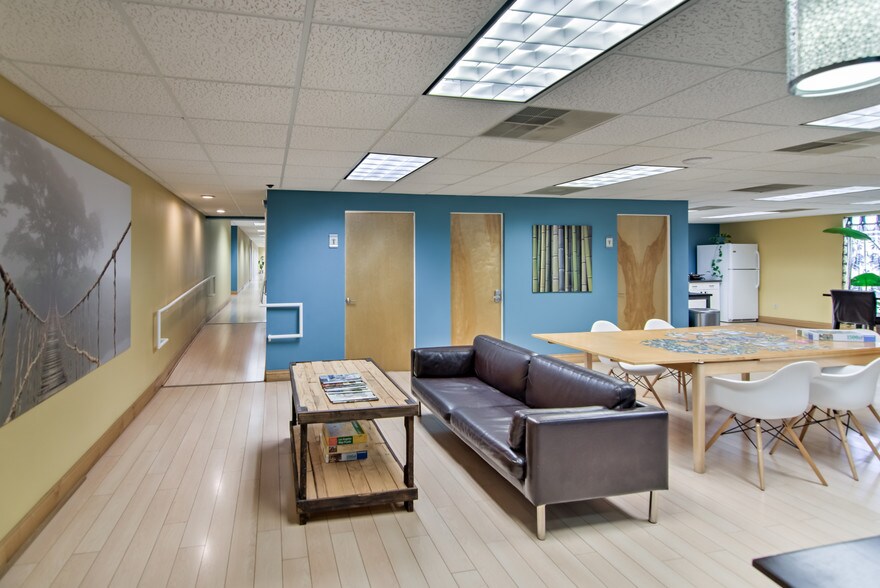 More Photos Of 12360 66th St N, Largo Office For Lease