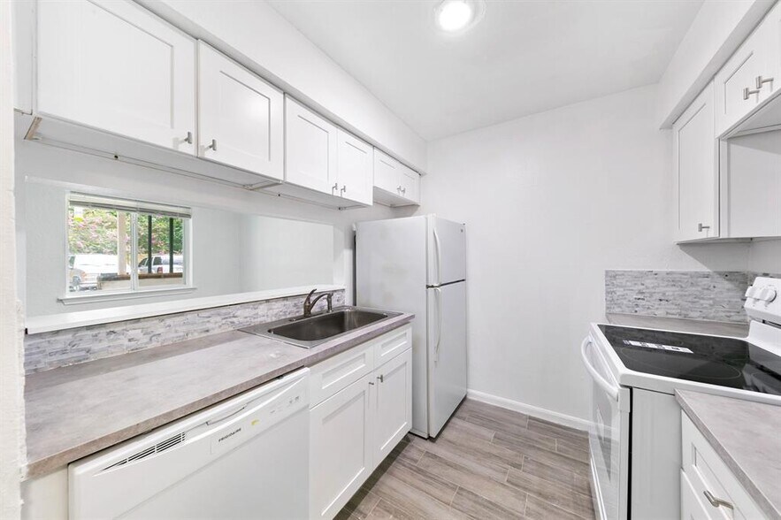 More Photos Of 1312 W Adoue St, Alvin Apartments For Sale