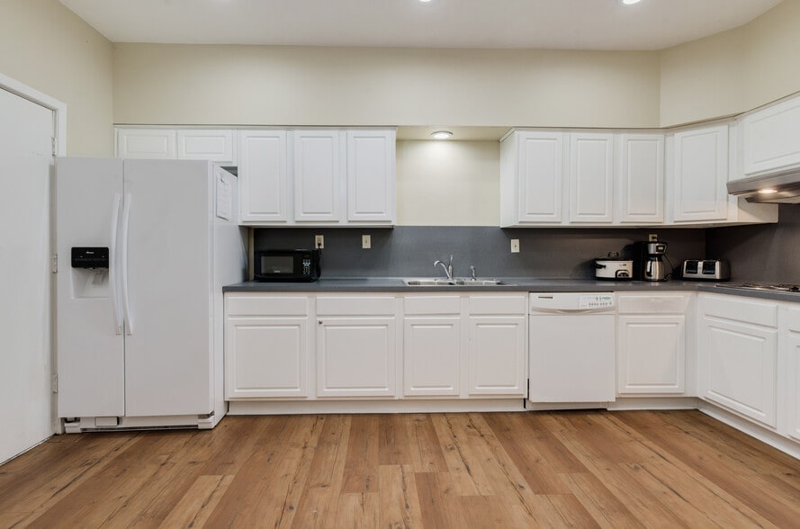 More Photos Of 1601 Broadway St, Galveston Assisted Living For Sale