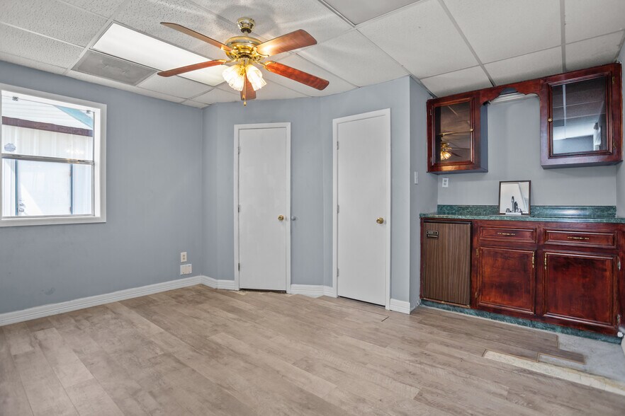 More Photos Of 1504 E Loop 304, Crockett Office For Sale