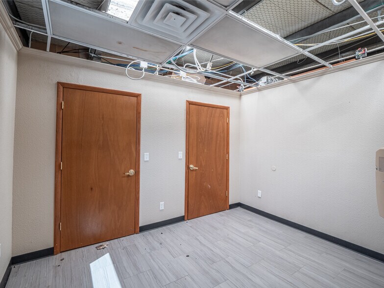 More Photos Of 1101 N Strong Blvd, Mcalester Office For Sale