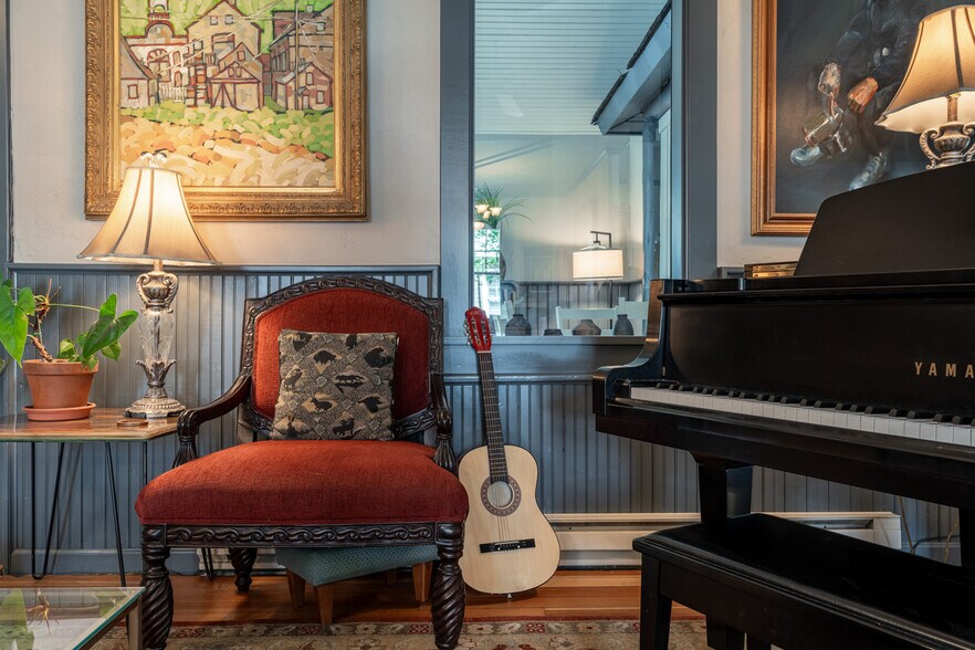 More Photos Of 129 Gothic Ave, Crested Butte Hotel For Sale