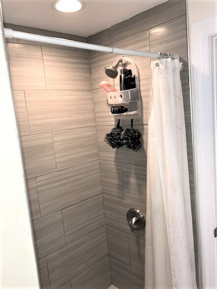 More Photos Of 3125 W Cermak Rd, Chicago Apartments For Lease