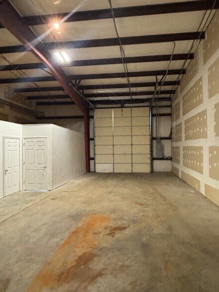 More Photos Of 3350 Patuxent River Rd, Davidsonville Warehouse For Lease