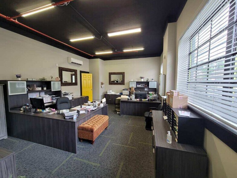 More Photos Of 201-211 Ann St, Newburgh Warehouse For Sale