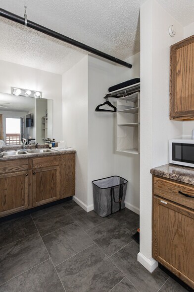 More Photos Of 1502 E Fulton St, Garden City Apartments For Sale