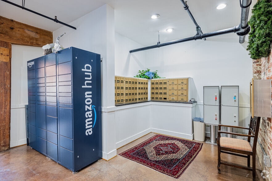 More Photos Of 2411 E Franklin St, Richmond Apartments For Lease