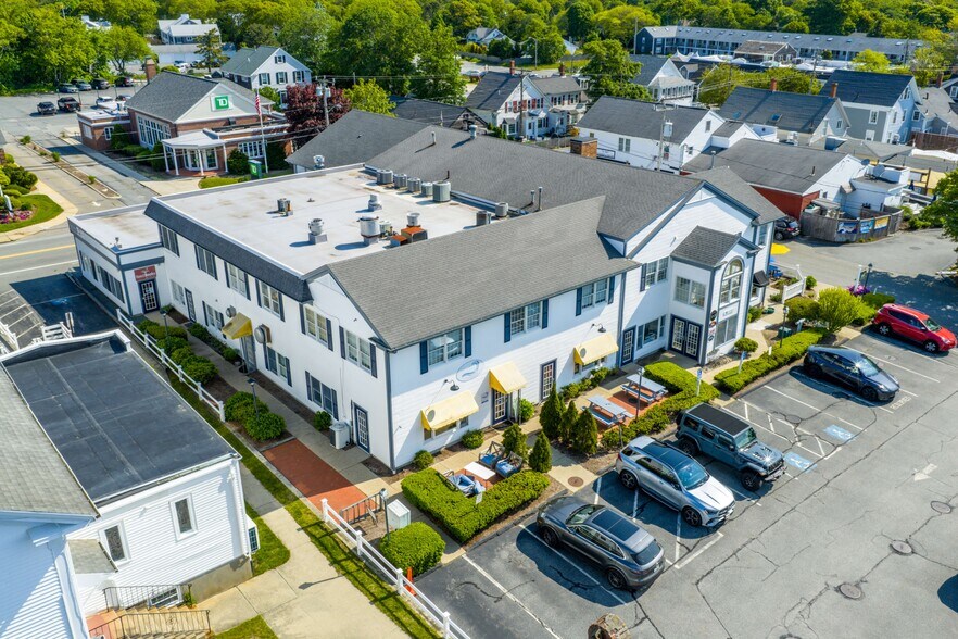 Primary Photo Of 537 Main St, Harwich Port Restaurant For Lease
