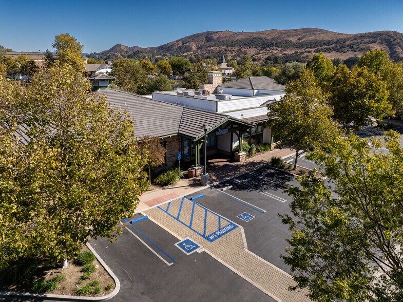 More Photos Of 29105-29125 Canwood St, Agoura Hills Restaurant For Lease