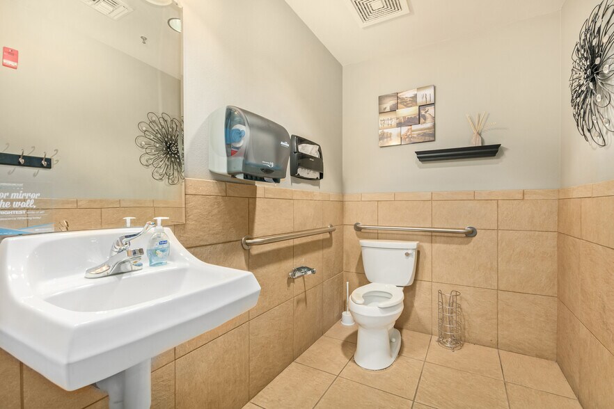 More Photos Of 9179 W Thunderbird Rd, Peoria Medical For Sale