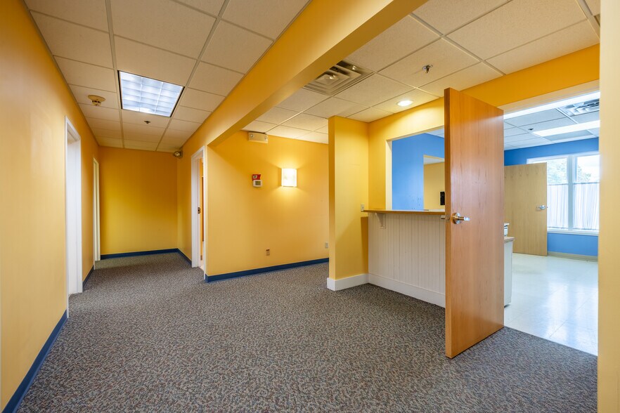 More Photos Of 980 Westfall Rd, Rochester Medical For Lease