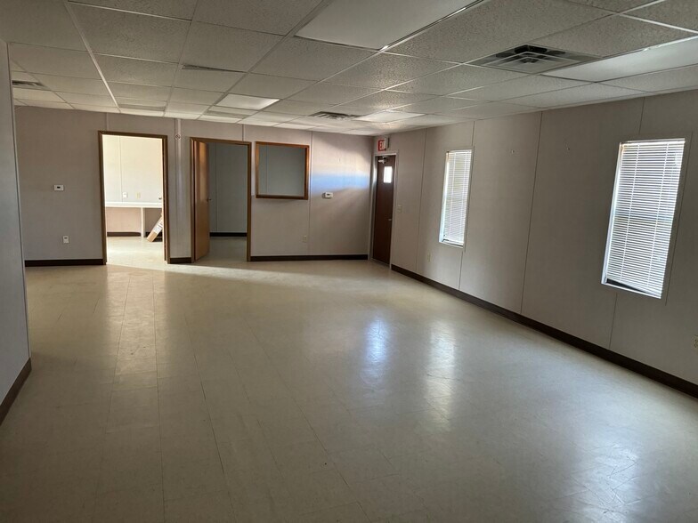 More Photos Of 380 FM 468, Cotulla Manufacturing For Lease