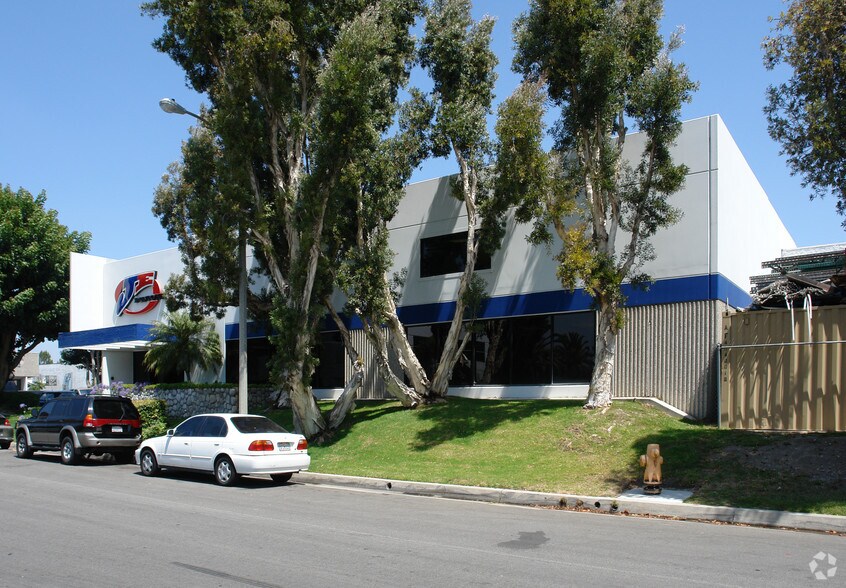 More Photos Of 15312 Connector Ln, Huntington Beach Manufacturing For Lease