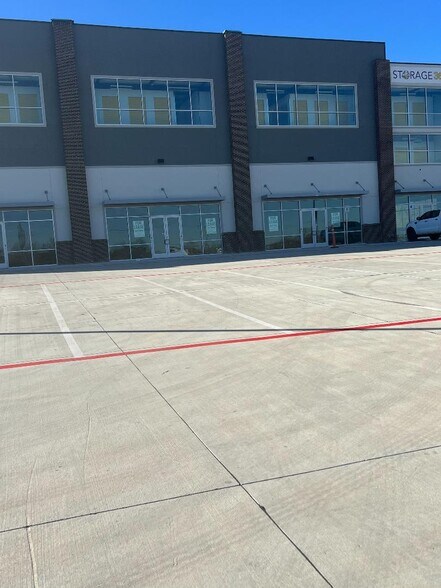 More Photos Of 4925 Denton Hwy, Haltom City Self Storage For Lease