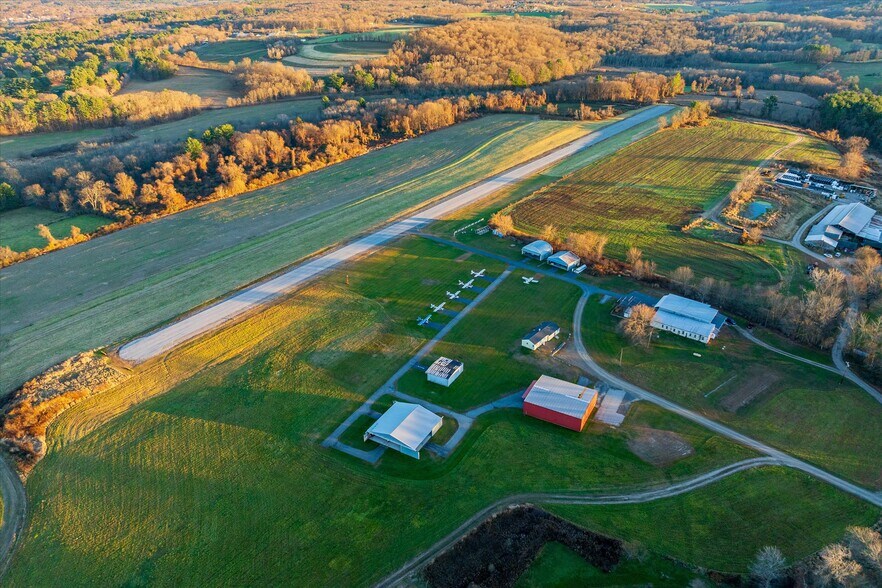 More Photos Of 89 Route 169, Woodstock Airport For Sale