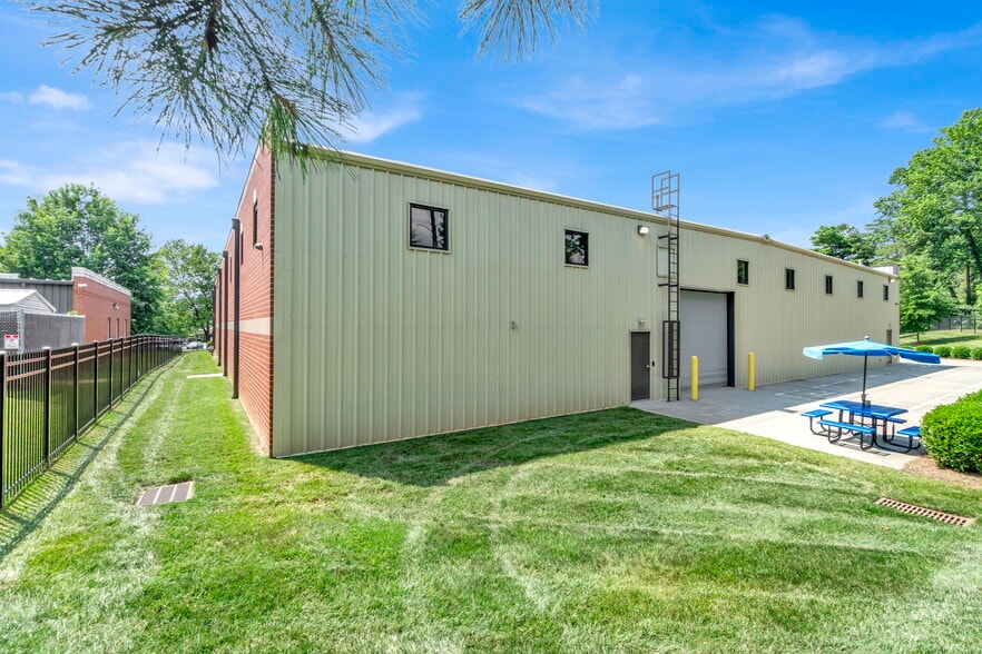 More Photos Of 2311 Executive St, Charlotte Warehouse For Sale