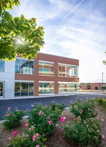 More Photos Of 800 N Mayfair Rd, Wauwatosa Medical For Lease