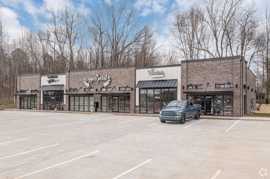 Primary Photo Of 2862 Highway 41A S, Clarksville Storefront Retail Office For Lease