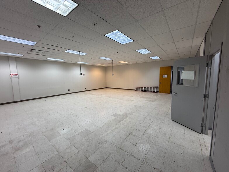 More Photos Of 2526 Qume Dr, San Jose Light Distribution For Lease