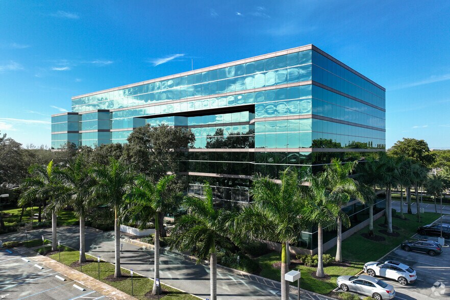 More Photos Of 600 W Hillsboro Blvd, Deerfield Beach Office For Lease