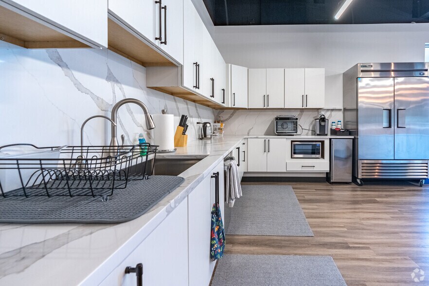 More Photos Of 7851 W 185th St, Tinley Park Unknown For Lease