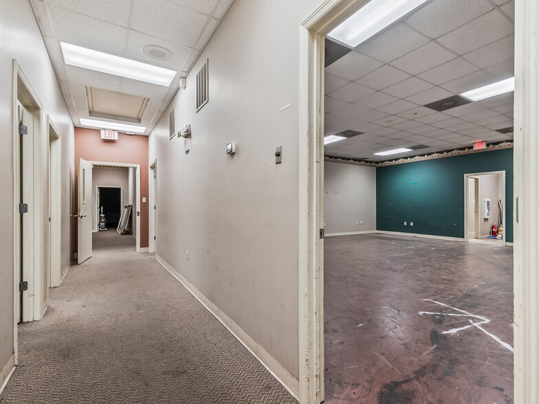 More Photos Of 2016 N Point Blvd, Tallahassee Office For Sale