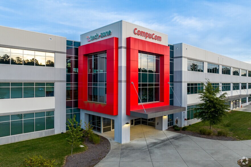 More Photos Of 8106 Calvin Hall Rd, Fort Mill Office For Lease