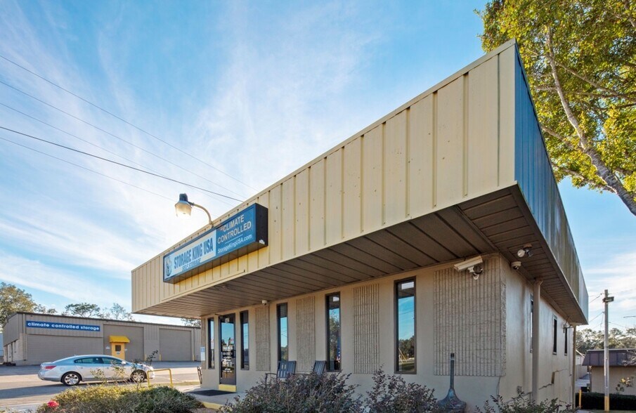 More Photos Of 942 Capital Cir NW, Tallahassee Self Storage For Lease