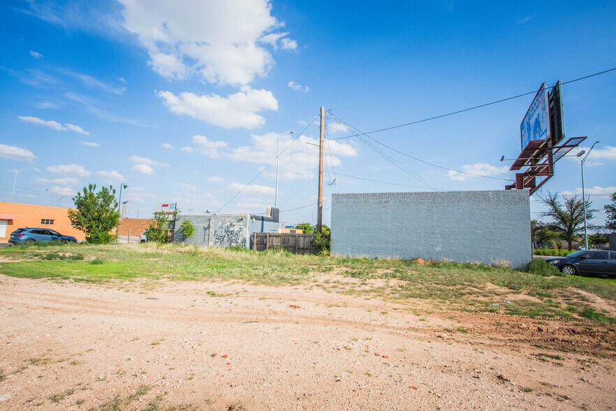 More Photos Of 1812 Avenue R, Lubbock Office For Sale