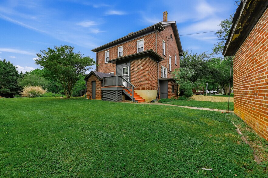 More Photos Of 18697 Forest Rd, Lynchburg Office For Sale