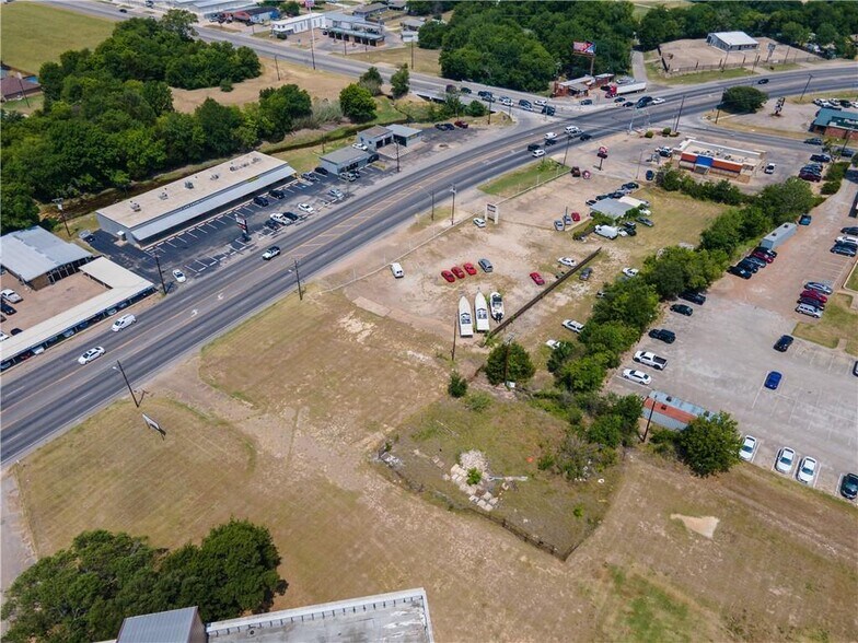 More Photos Of 1614 N Main St, Cleburne General Retail For Sale