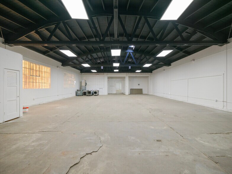 More Photos Of 2215 Randolph St, Huntington Park Manufacturing For Sale