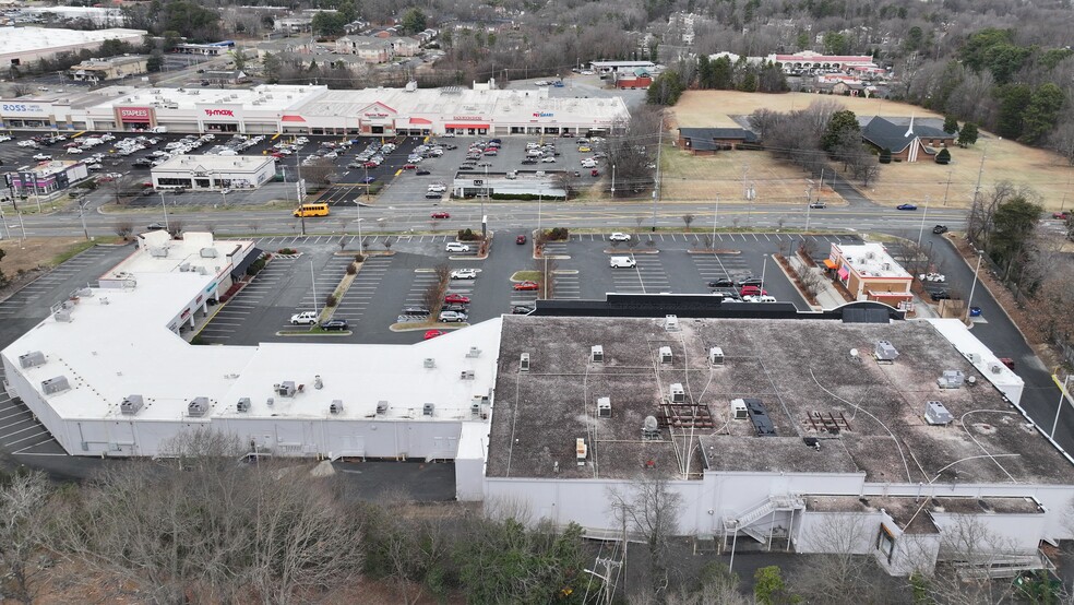 More Photos Of 274 Eastchester Dr, High Point Unknown For Lease