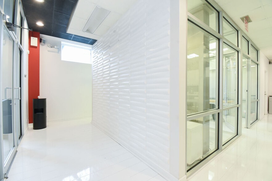 More Photos Of 2101 W Division St, Chicago Storefront Retail Residential For Lease