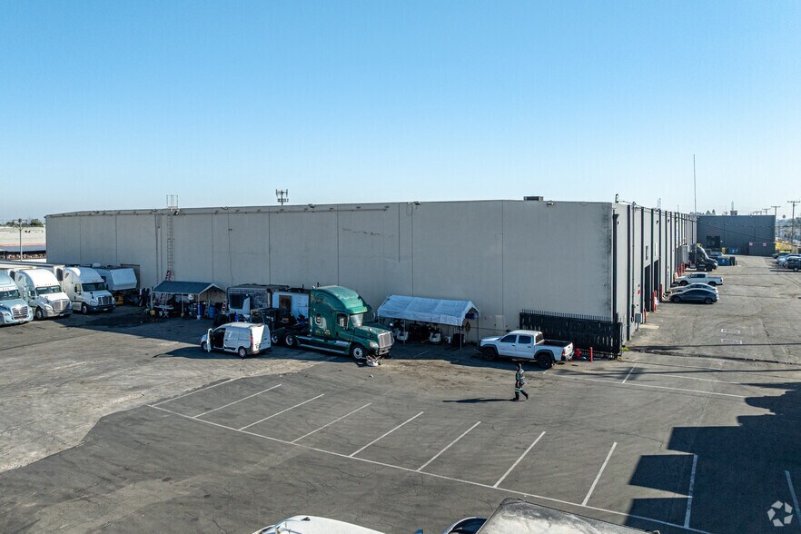 More Photos Of 8122 Maie Ave, Los Angeles Warehouse For Sale