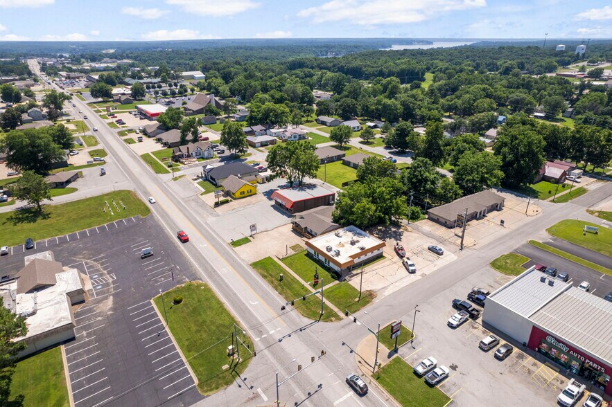 More Photos Of 700 S Main St, Grove Medical For Sale